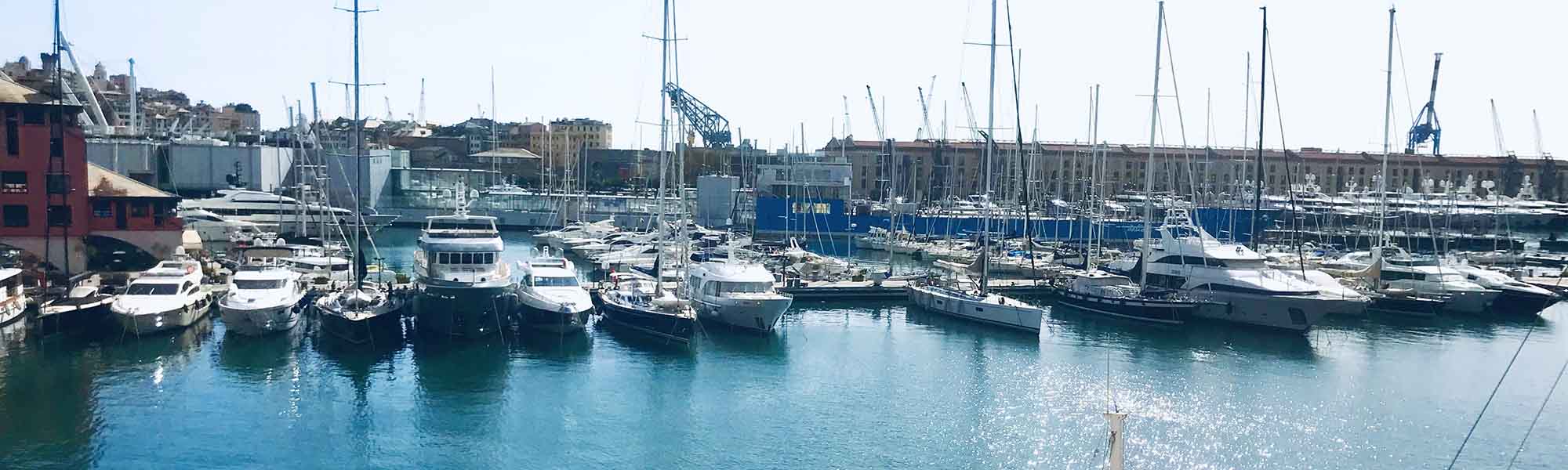 imbarcazioni al porto di Genova